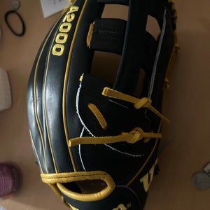 New 2023 Outfield 12.75" A2000 Baseball Glove