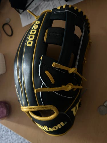 New 2023 Outfield 12.75" A2000 Baseball Glove