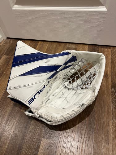 True 20.2 Goalie Glove