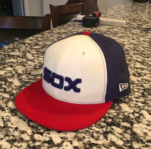 NWOT New Era 59Fifty Sox fitted cap