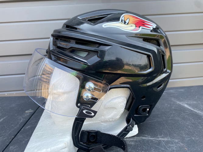 Bauer Re-Akt 150 Pro Stock Hockey Helmet Oakley Visor Combo Small Black 3768