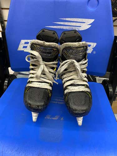 Used Junior Bauer Supreme M5 Pro Hockey Skates Extra Wide Width Size 1.5