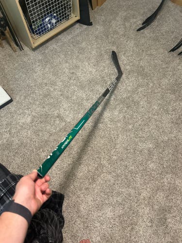 Bauer Hyperlite hockey stick