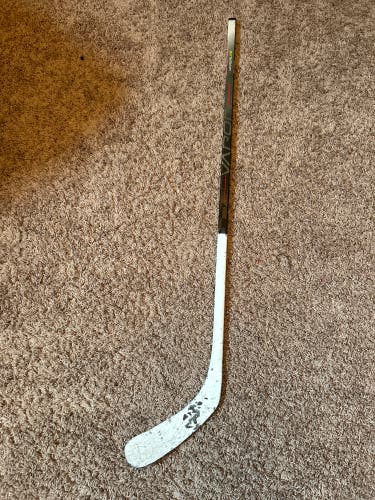 Used Junior Bauer Right Handed P92 Vapor Hyperlite Hockey Stick