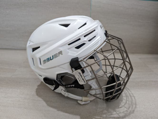 Used Medium Bauer Re-Akt 150 Helmet With Cage Combo