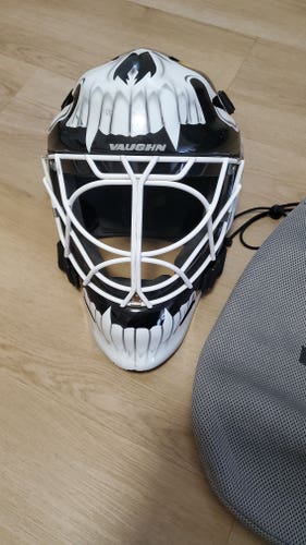 Used Senior Vaughn VM 7400 Goalie Mask