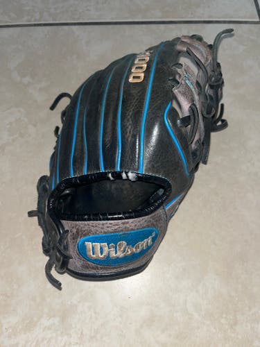 Used 2019 Wilson Right Hand Throw Infield A1000 Baseball Glove 11.25"