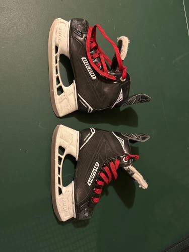Used Junior Bauer Regular Width Size 2 Supreme S140 Hockey Skates