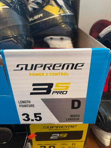 Used Junior Bauer Regular Width Size 3.5 Supreme 3S Pro Hockey Skates