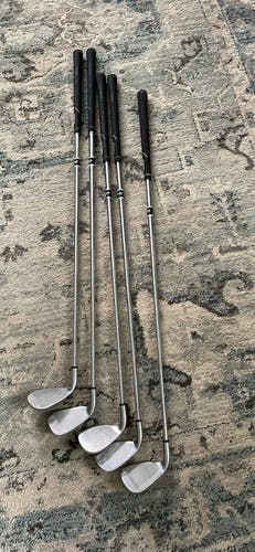 Used Men's Callaway Right Handed 7 Pieces Strata Clubs (Full Set)