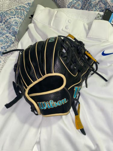 Used  Infield 11.5" A1000 Baseball Glove