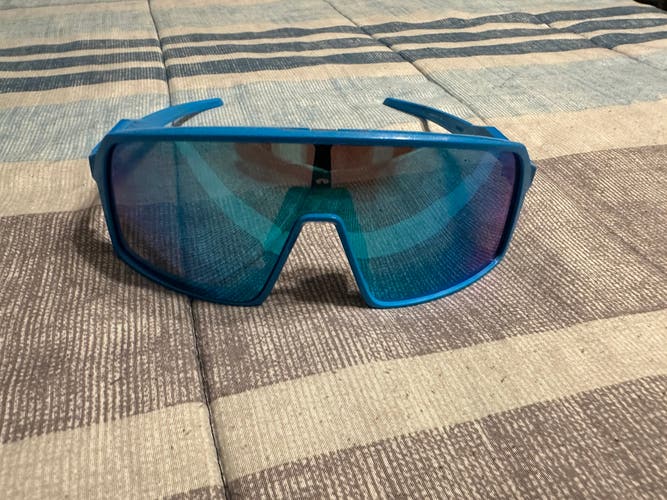 New Men's Oakley Sutro Sunglasses