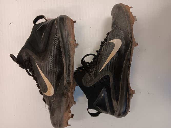 Used Under Armour Cleat Junior 02.5 Baseball And Softball Cleats