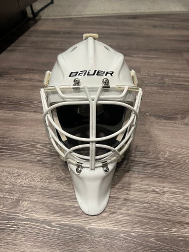 Used Senior Bauer 960 Goalie Mask (Medium)