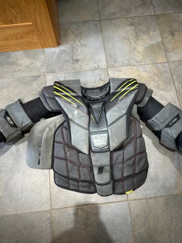 Used XL Bauer Hyperlite Goalie Chest Protector