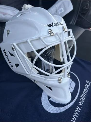 New Senior Wall W12 Goalie Mask