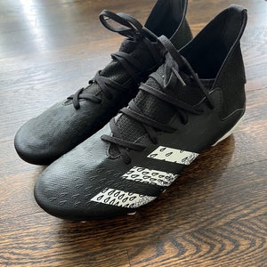 Kids Size 5 Adidas Predator Soccer Cleats.
