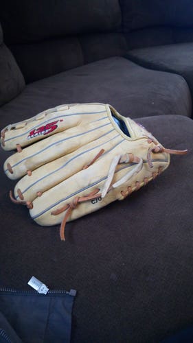 Used Right Hand Throw Louisville Slugger 125 Series Baseball Glove