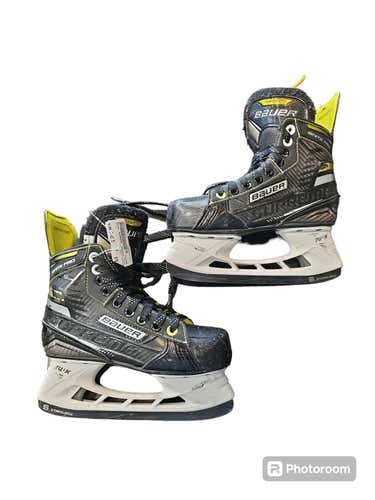 Used Bauer Supreme Junior 02.5 Ice Hockey Skates