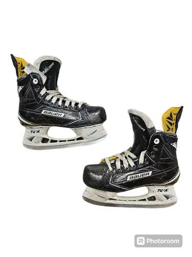 Used Bauer Ignite Pro + Junior 02.5 Ice Hockey Skates