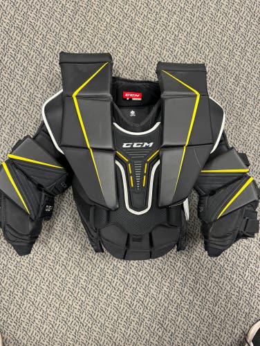 CCM AXIS 1.9 Intermediate Small Goal chest protector