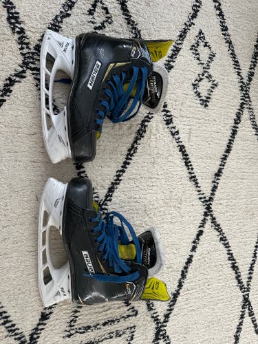 Used Intermediate Bauer Regular Width   Size 4.5 Supreme S29 Hockey Skates