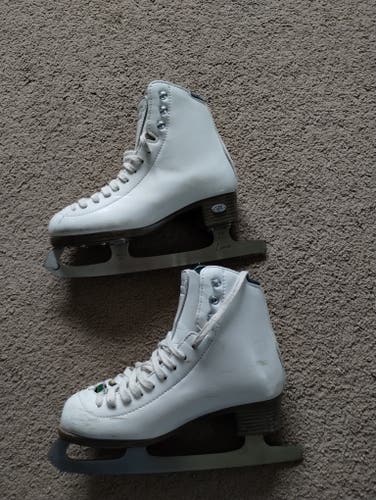 Reidell Emerald Figure ice  Skates  Size 4.5- white Pre-owned