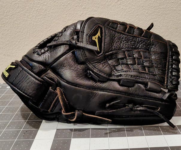 Mizuno 11.75" Professional Model Series RHT Baseball Glove GFN1175T