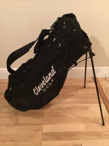 Cleveland Stand Golf Bag with 7-way Dividers (No Rain Cover)