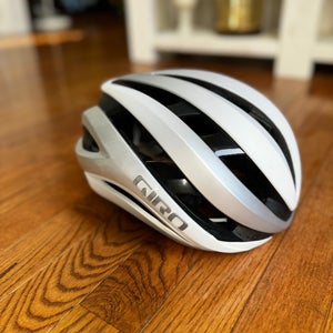 Used Medium Men's Giro Bike Helmet Road Bike