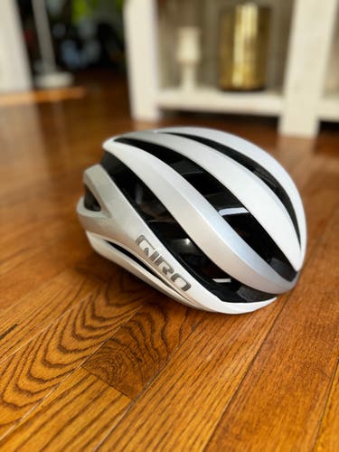 Used Medium Men's Giro Bike Helmet Road Bike