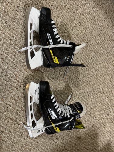 Senior Bauer Extra Wide Width  8 Supreme M3 Hockey Skates