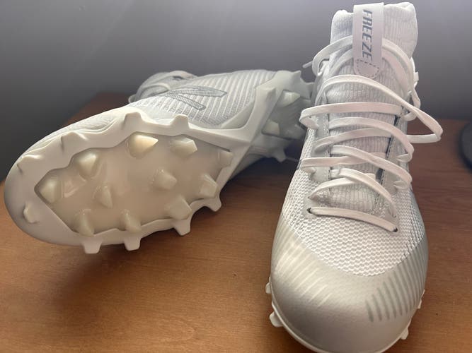 White New Size 8.5 (Women's 9.5) Mid Top Molded Cleats Freeze