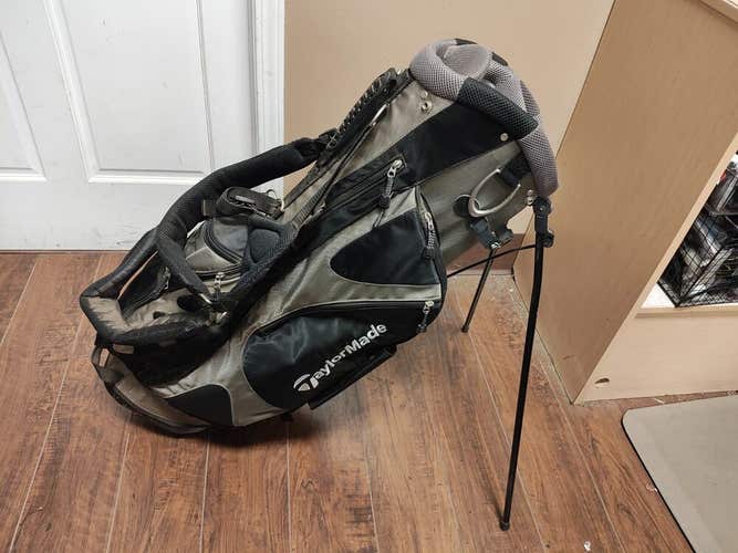 Taylormade 7 Divider Golf Dual Strap Stand Bag Black/Grey w Raincover