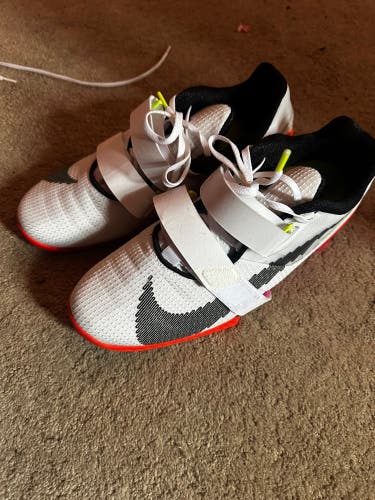 Nike weightlifting shoes