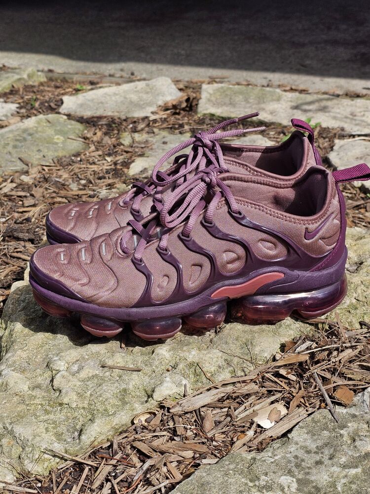 all burgundy vapormax plus