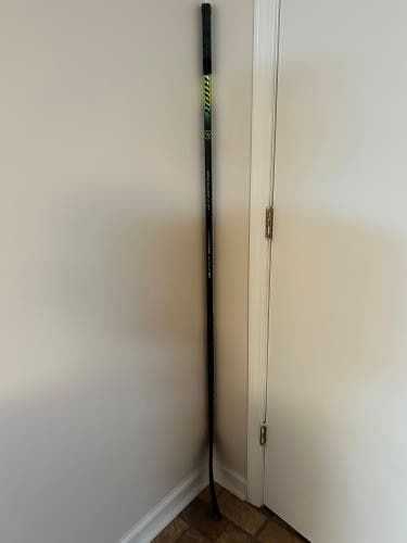 Warrior Right Handed W28M Alpha DX Hockey Stick