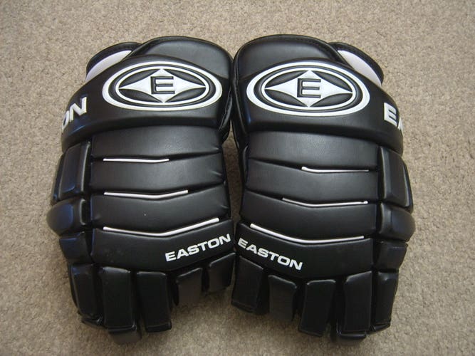 Hockey Gloves-Excellent Condition Easton Synergy 500 Senior Hockey Gloves 13" Black/White