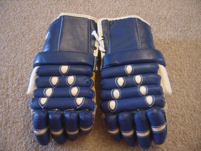 Hockey Gloves-Vintage Great Condition Winnwell 658 Leather Senior Hockey Gloves Toronto Maple Leafs