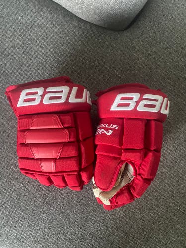 Pro Stock Detroit Red Wings   Bauer Kane Specs short cuff 2n Pro Gloves