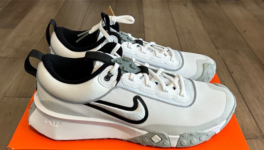 Size 9.5 Nike Air Diamond Varsity Turf Baseball Cleats White Grey