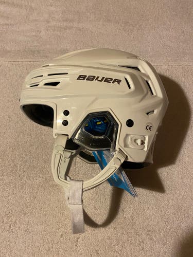Bauer Re Akt 150 Hockey Helmet Senior Medium White New - See Details