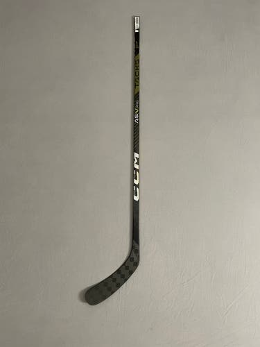 Like New Intermediate CCM Super Tacks AS-V Pro Right Handed Hockey Stick 55 Flex P29