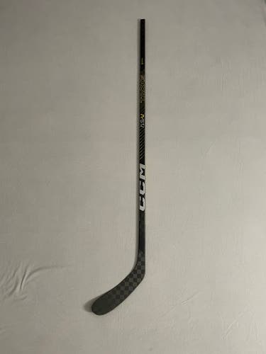 Like New Senior CCM Super Tacks AS-V Right Handed Hockey Stick 85 Flex P28