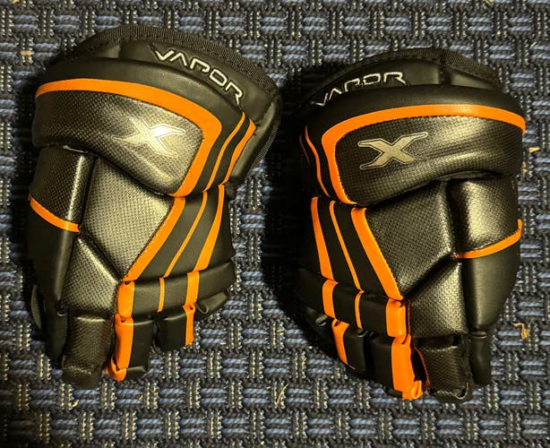 Used  Bauer 9" Vapor X Youth Gloves