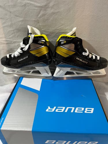New Intermediate Bauer Supreme 3S Hockey Goalie Skates Regular Width  Size 5.5.