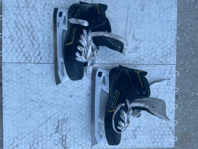Used CCM Super Tacks 9370 Goalie Skates Regular Width Size 5.5