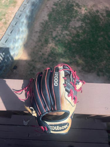 Used Wilson Right Hand Throw Infield A2000 Baseball Glove 11.5"