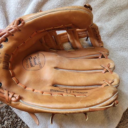 MGR Model#-60-0585 RHT Softball Glove 12.5" Steerhide Leather Pre Shaped Hand crafted pocket
