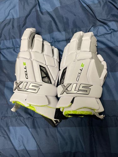 New  STX Medium Cell IV Lacrosse Gloves